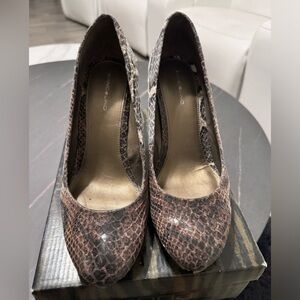 BANDOLINO sneak skin pumps